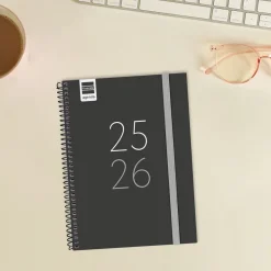 Agenda espiral cuarto secundaria negro 2025-2026 día página