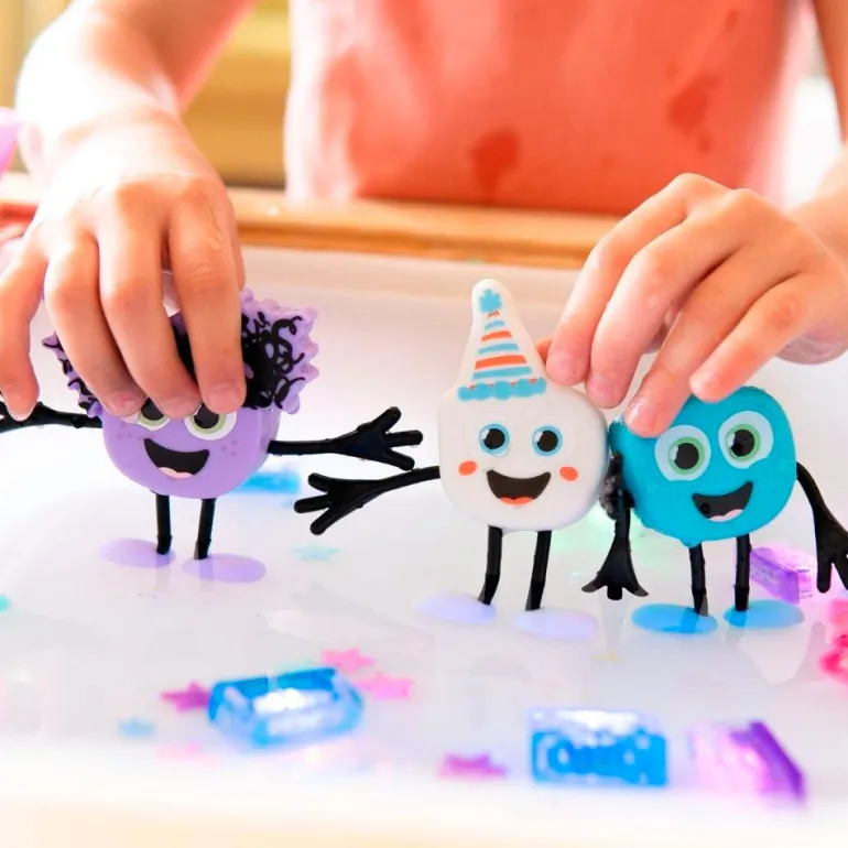 Set personaje Party Pal y 2 cubos multicolor con luz Glo Pals
